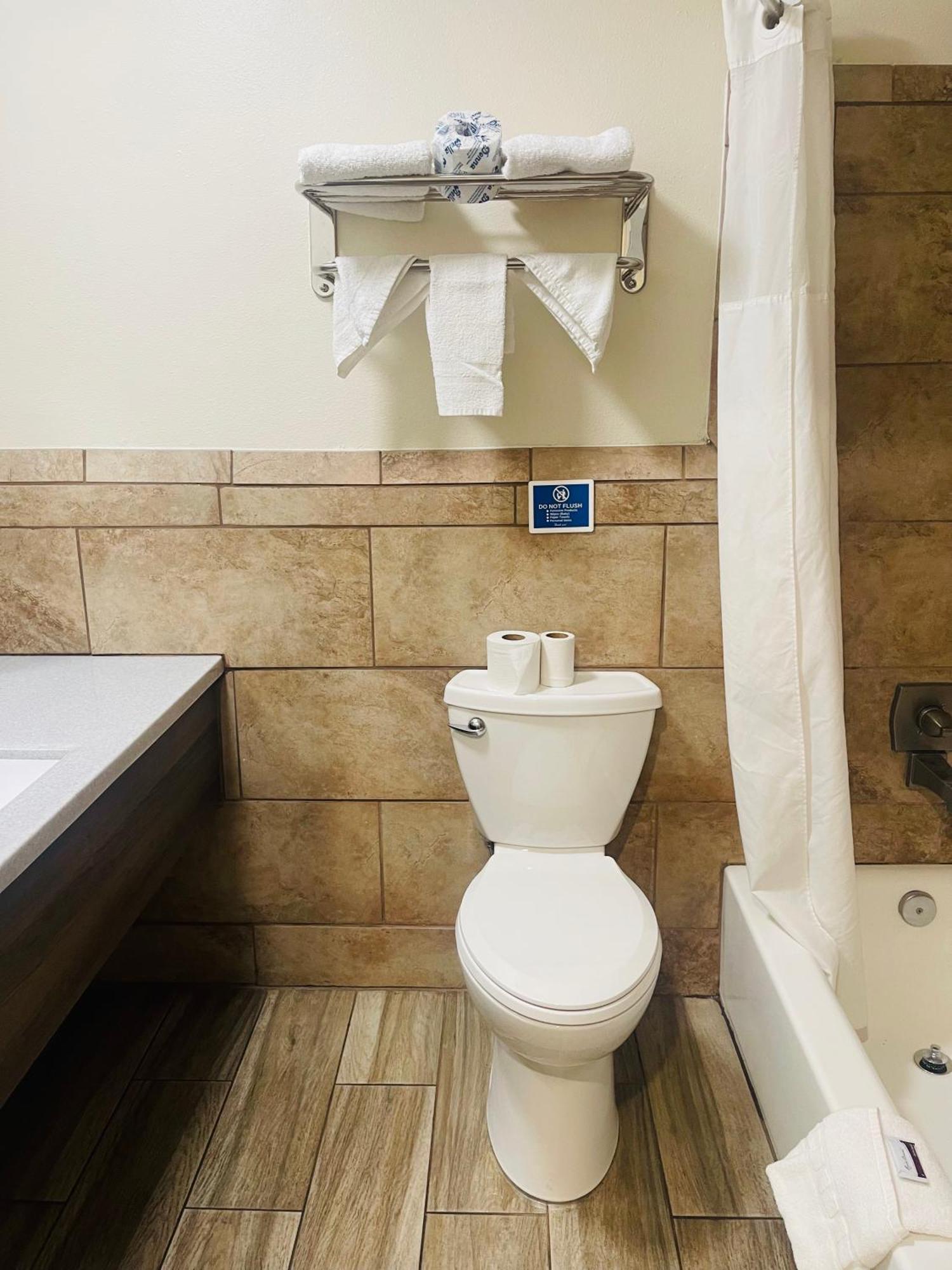 Bourbon Capital Inn Bardstown Bagian luar foto