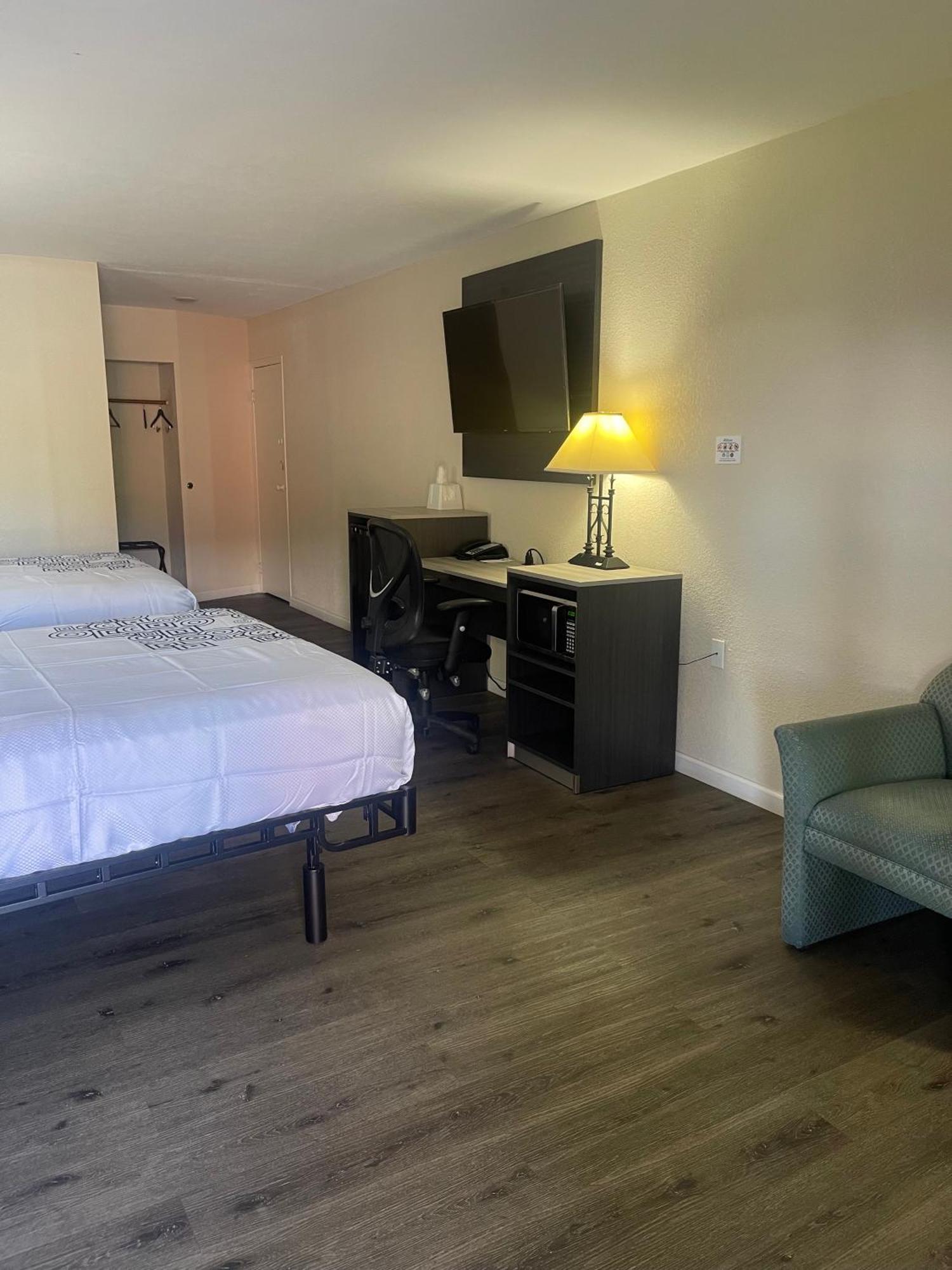 Bourbon Capital Inn Bardstown Bagian luar foto