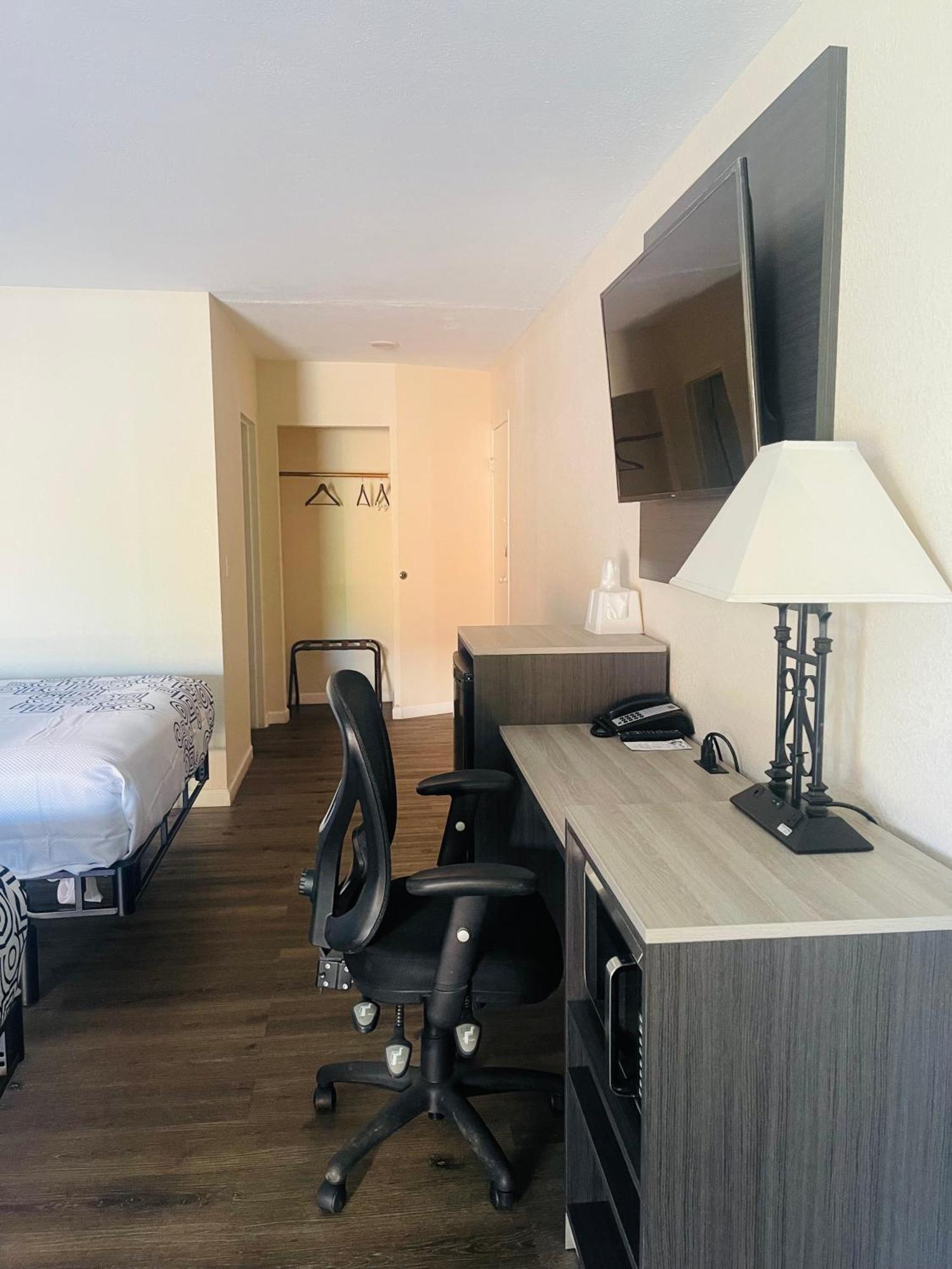 Bourbon Capital Inn Bardstown Bagian luar foto