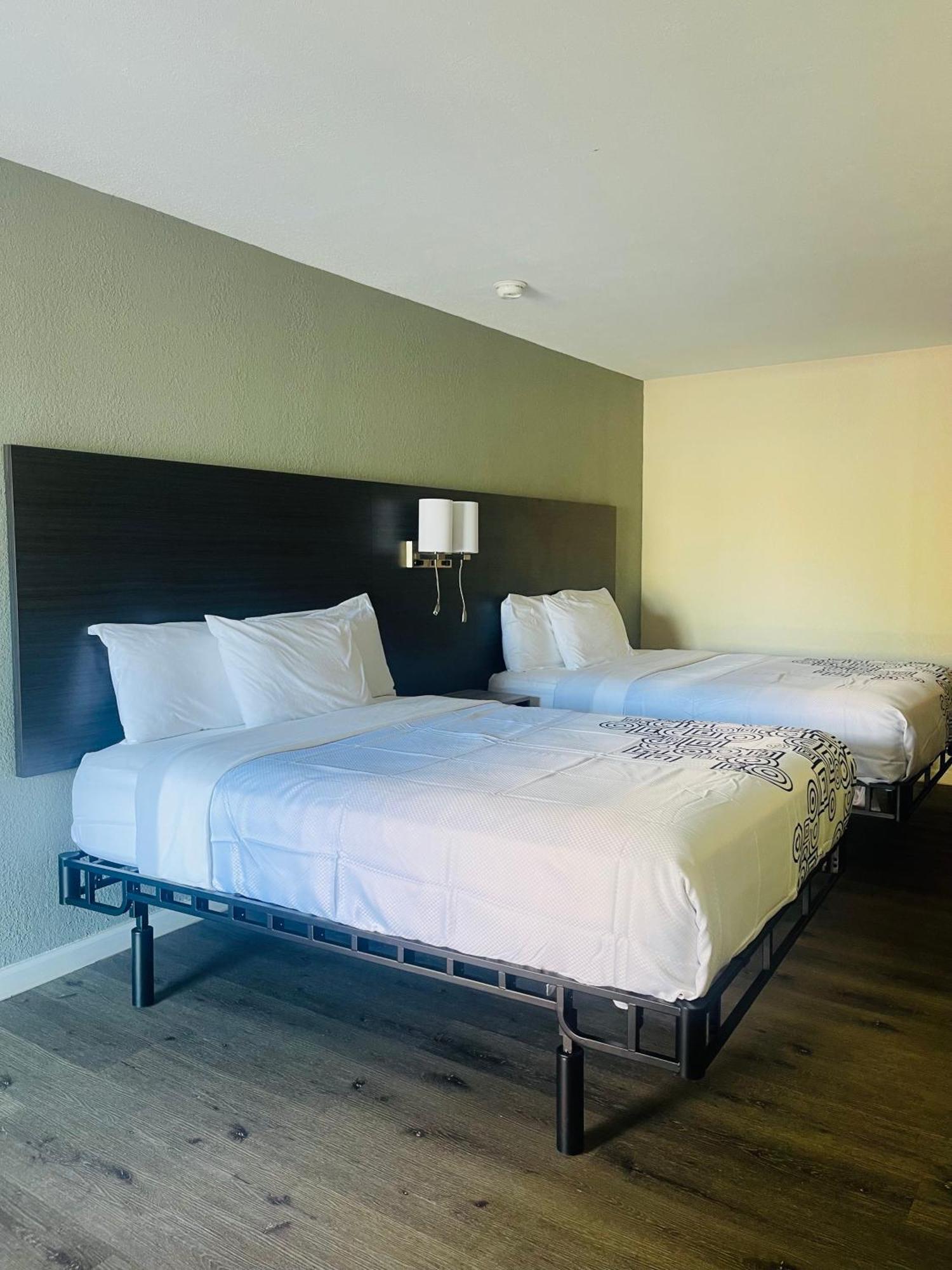 Bourbon Capital Inn Bardstown Bagian luar foto