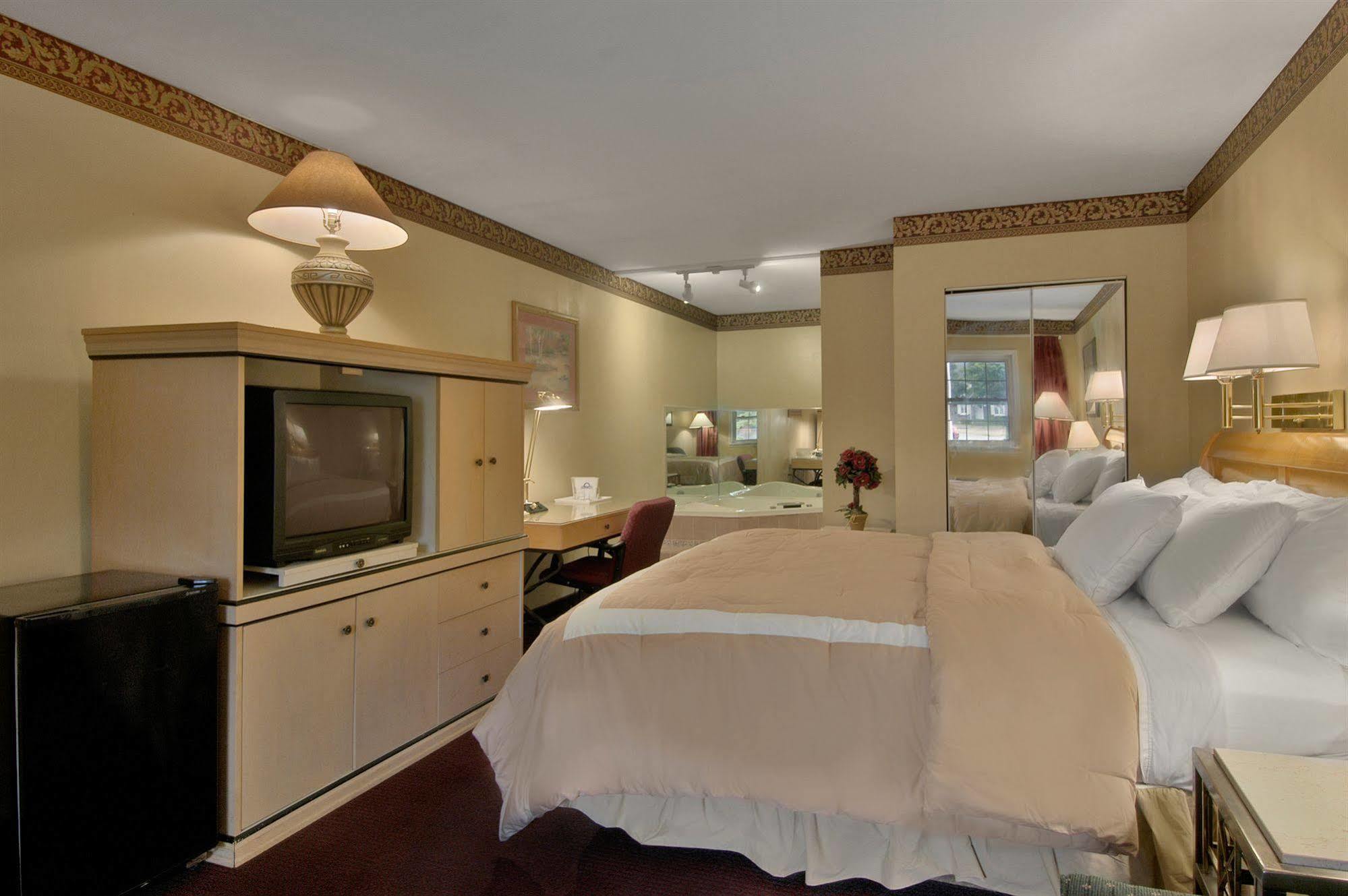 Bourbon Capital Inn Bardstown Bagian luar foto